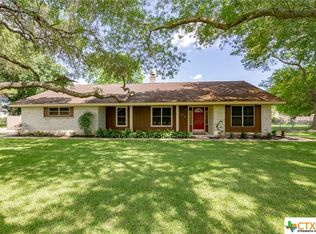 203 Yucca Dr, Victoria, TX 77904