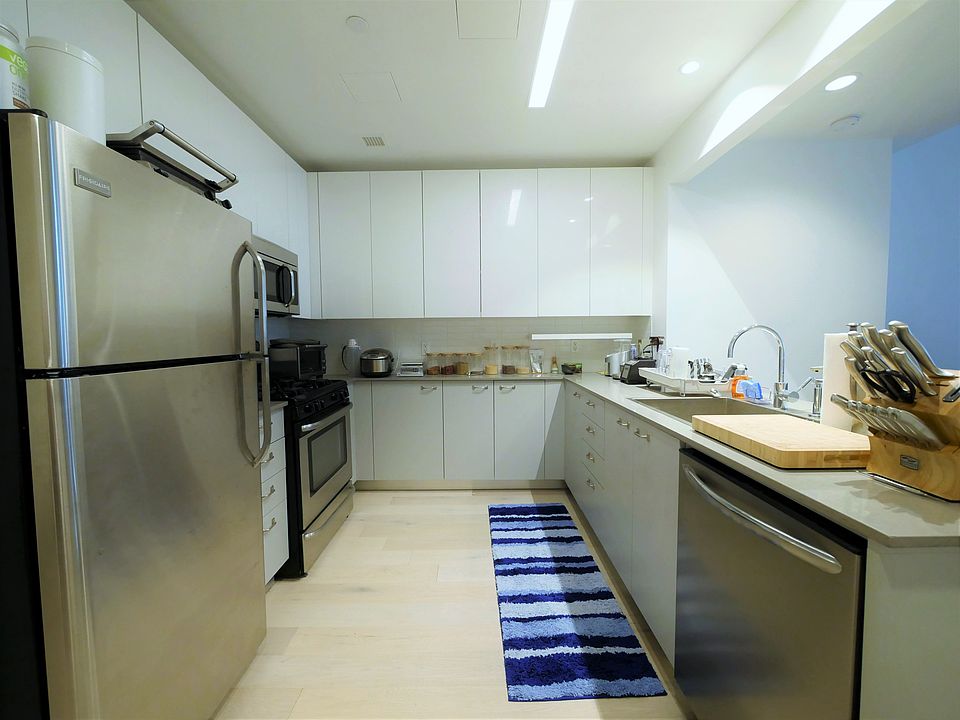 2nd image of 4215 Crescent St Fl 2