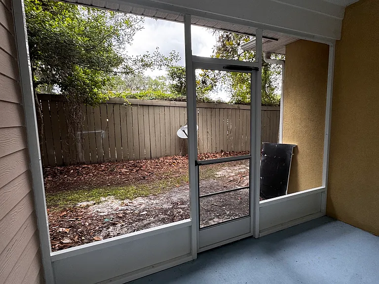 2508 SW 35th Pl — Photo 24