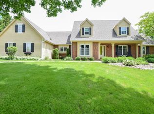 W303N6452 Irene Ln, Hartland, WI 53029