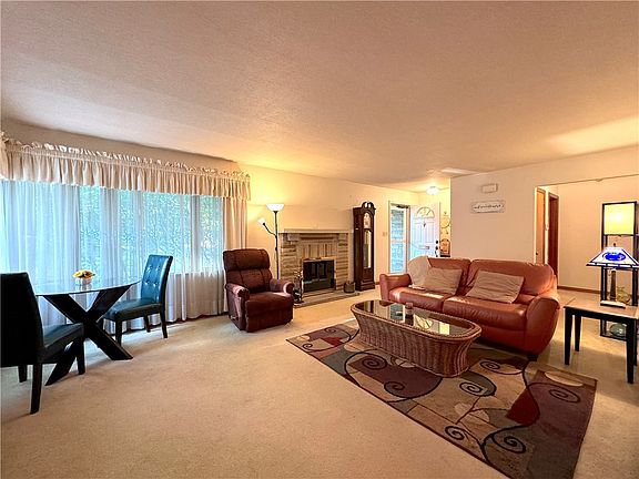 5th image of 18 Northmont St
