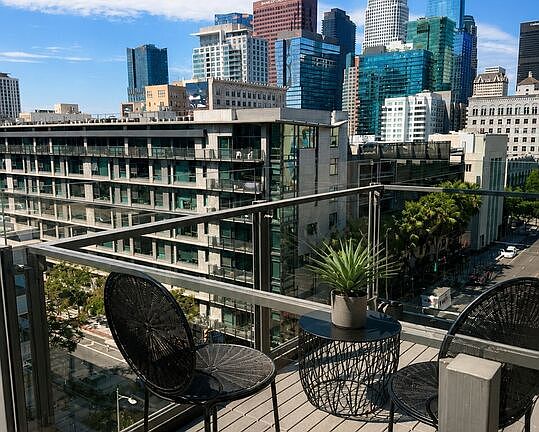 4th image of 1100 S Hope St APT 814