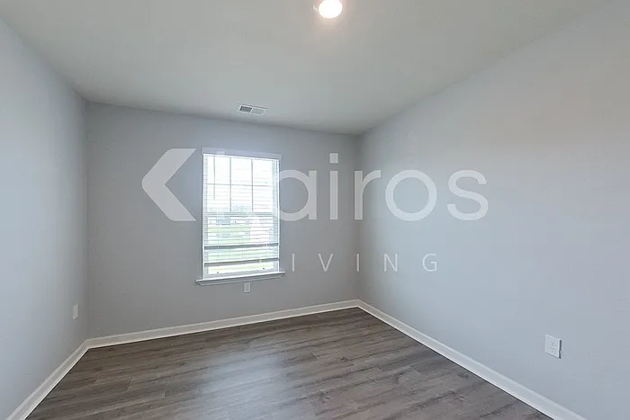 1111 Freedom Pkwy — Photo 34