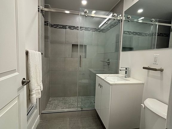 3rd image of 45 W 81st St #5G