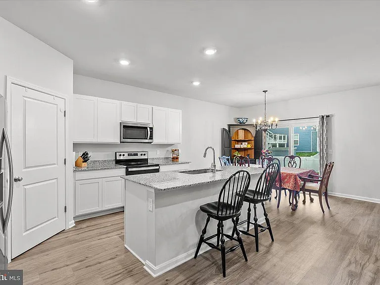109 Woodford Dr — Photo 11