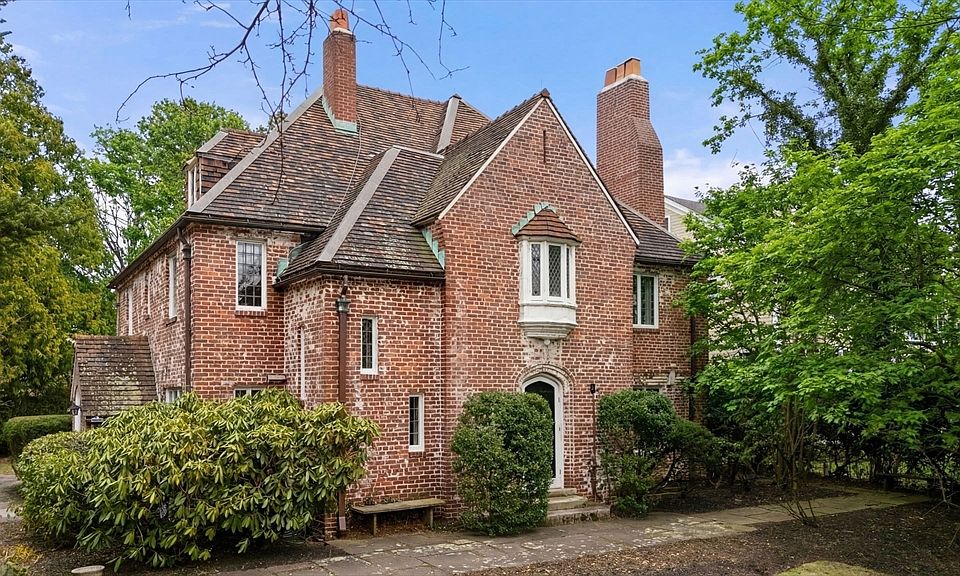 1st image of 8 Penniman Rd