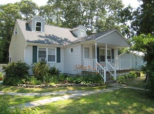 17 Coolidge Rd, Hampton Bays, NY 11946