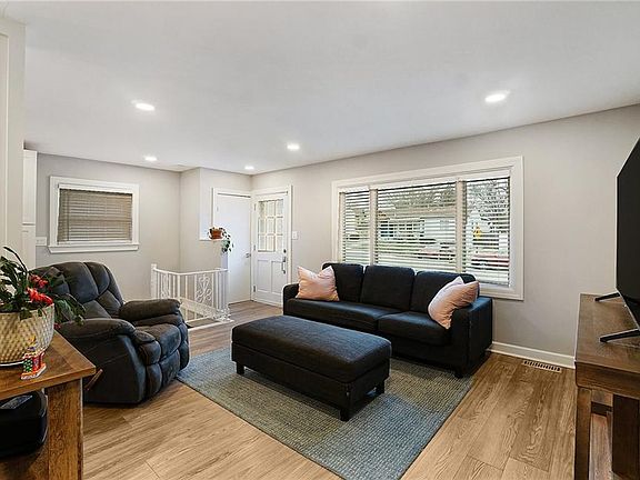 4th image of 3511 Sloan Dr