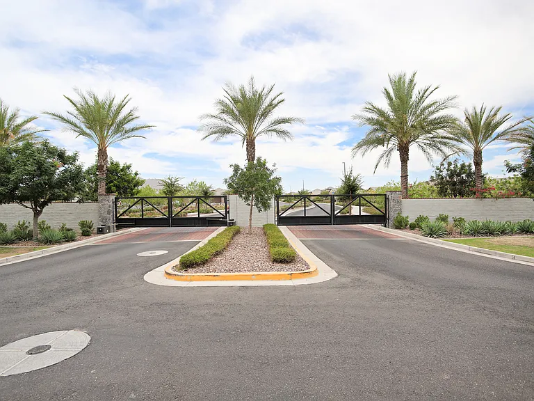 2250 E Kelly Dr — Photo 49