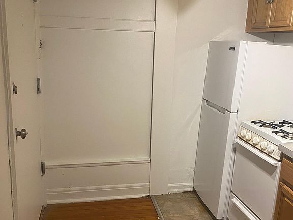 3rd image of 311 S Hicks St APT 3C