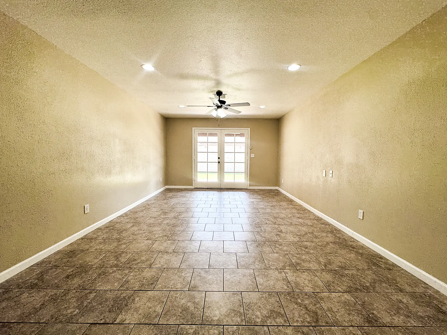 3 bed, 1224 sqft, $1,650 — Photo 4