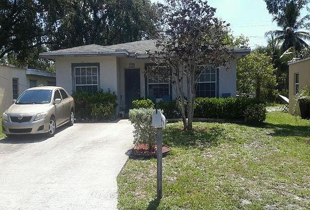 1st image of 720 NW 15th Terrace