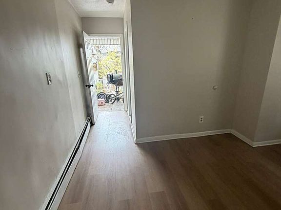 5th image of 544 Franklin St APT 2