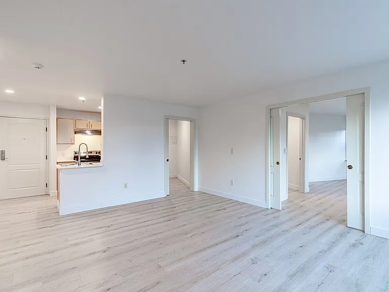 Eastwood Apartments — Photo 92