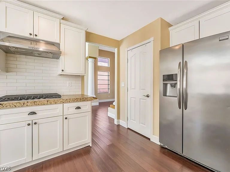 271 Pointe Ranier Ave — Photo 3