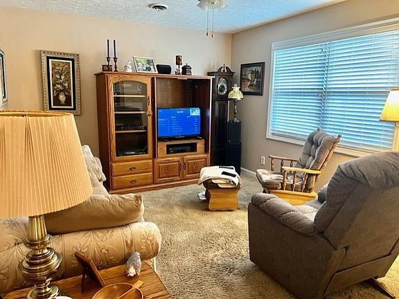 4th image of 1141 Pepper Dr