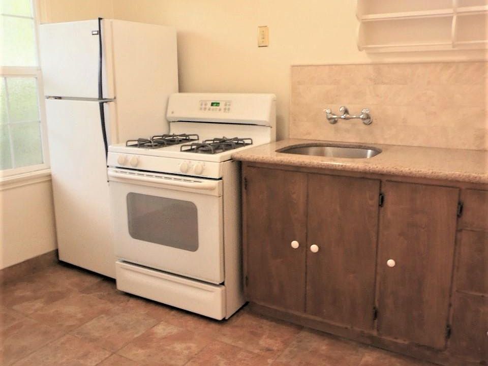 1st image of 718 E Victoria St #4