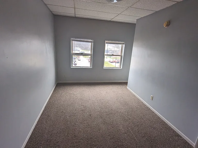 308 Erie St S — Photo 11