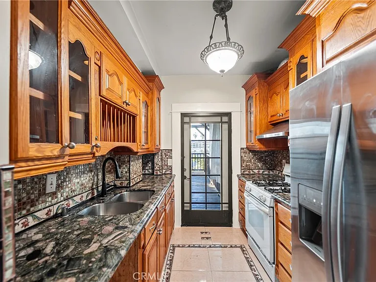 1065 Laguna Ave — Photo 1