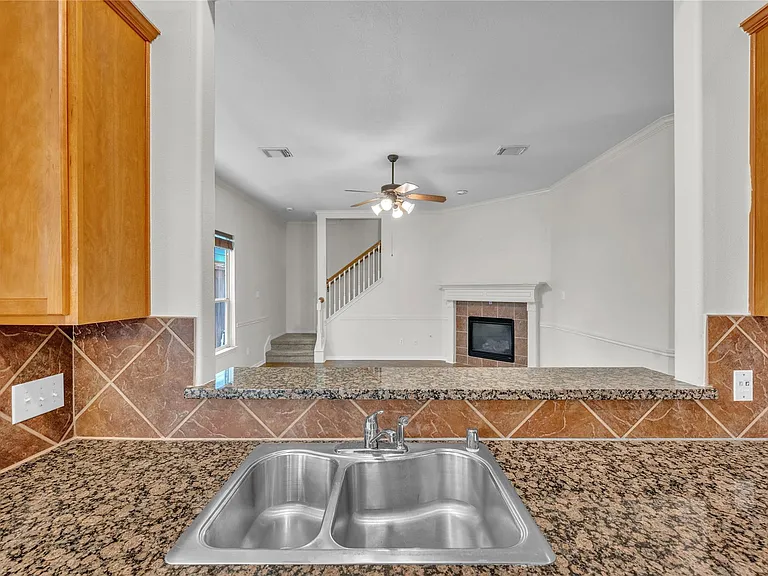 2614 Shady Acres Ct — Photo 17