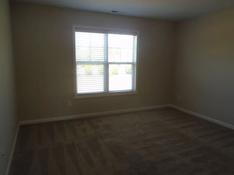 172 Collinwood Dr — Photo 9