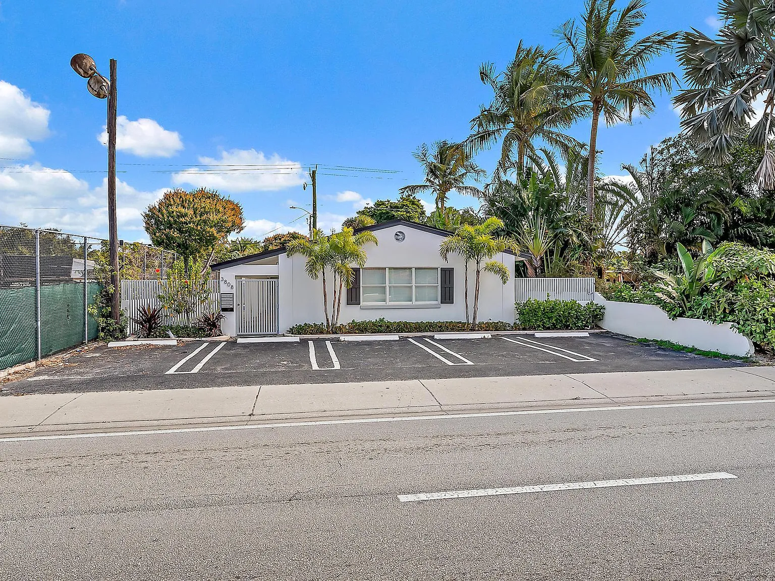 1 bed, 1.0 bath, 750 sqft, $1,800 — Photo 2