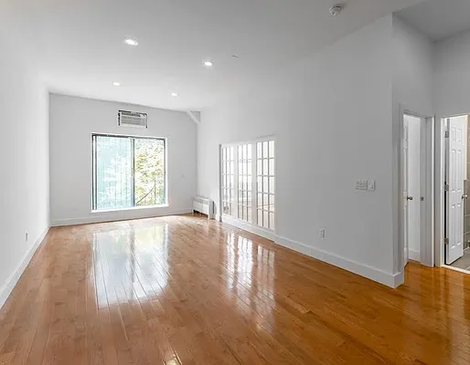 Rented by Wave Real Estate Group | media 8