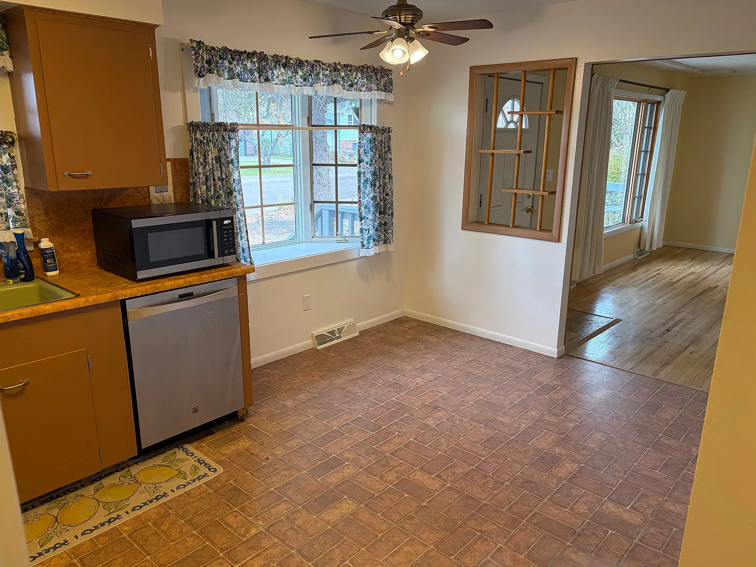 2 bed, 2.0 bath, 1696 sqft, $1,900 — Photo 4