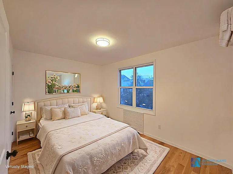 12 Grimsby St #2A — Photo 4