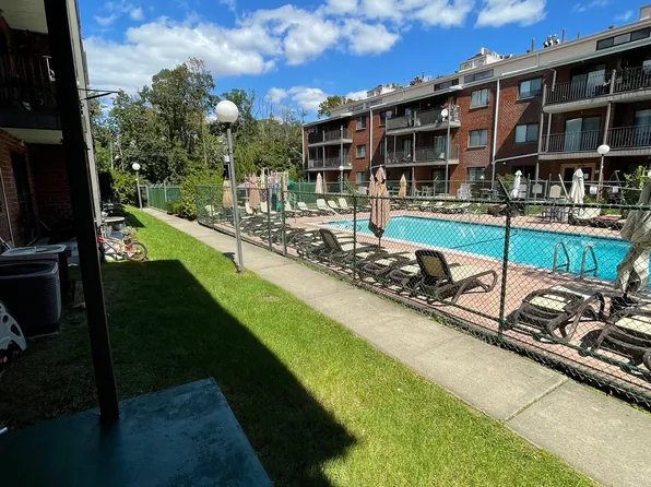 2811 East 26th Street image 10 of 38