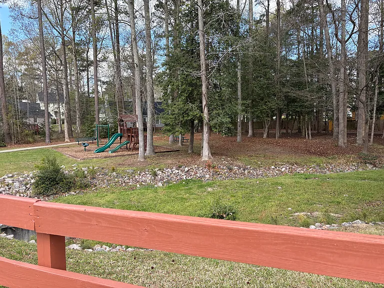 537 Highsmith Ct — Photo 2