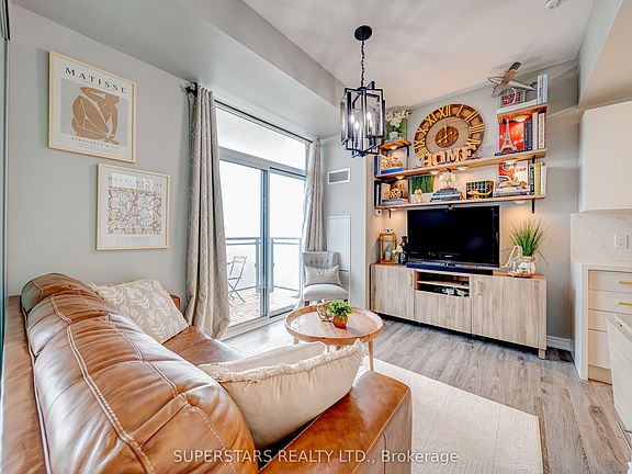 2nd image of 11611 Yonge St #525