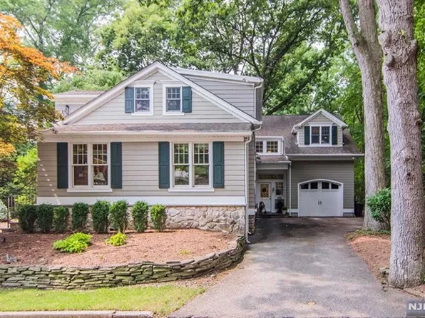 95 Stewart St, Demarest, NJ 07627