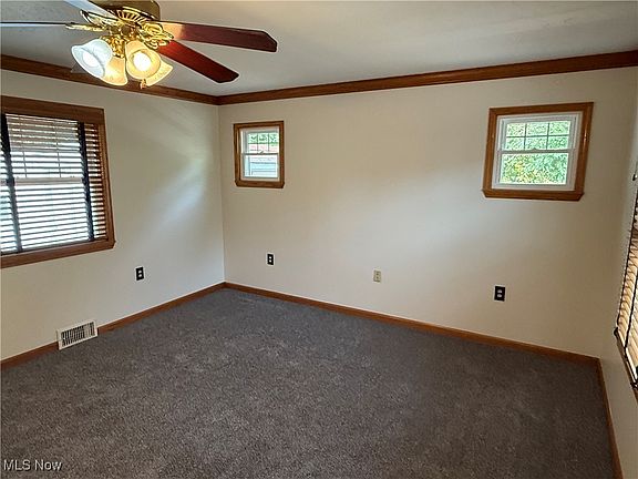 5th image of 210 Luary Dr