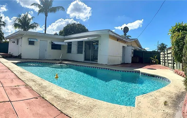 1650 NW 43rd St — Photo 13