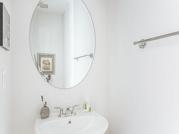 5th image of 505 Crimson St