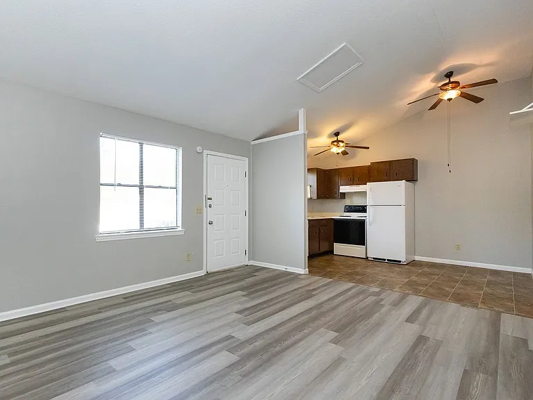 52 Nicole Ln — Photo 1