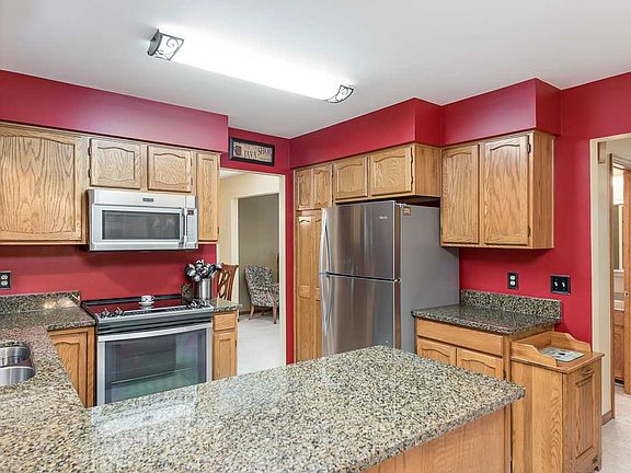 4th image of 3628 E Oakbrook Dr