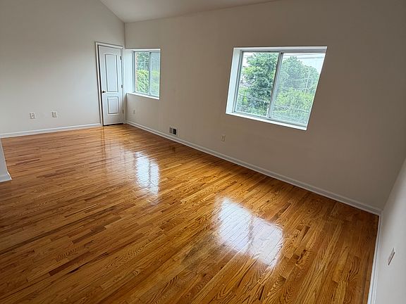 4th image of 10 Rockwell Ave APT 3B
