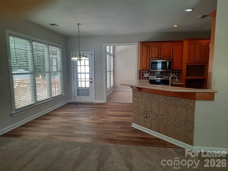 3108 Castlemaine Dr — Photo 6