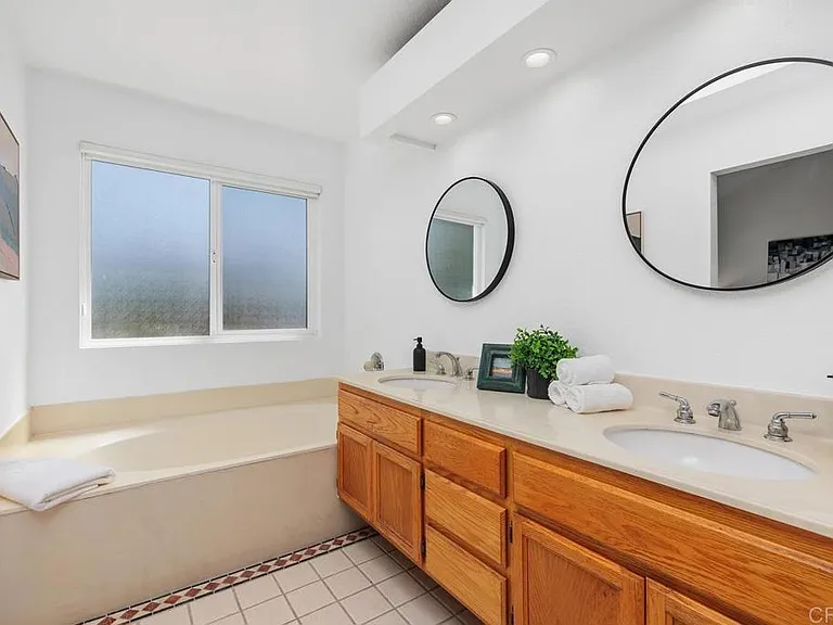 1713 W Country Club Ln W — Photo 18