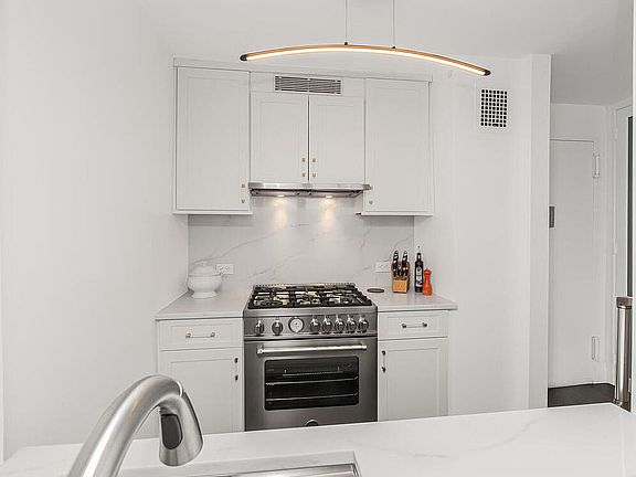 4th image of 3671 Hudson Manor Ter APT 17A