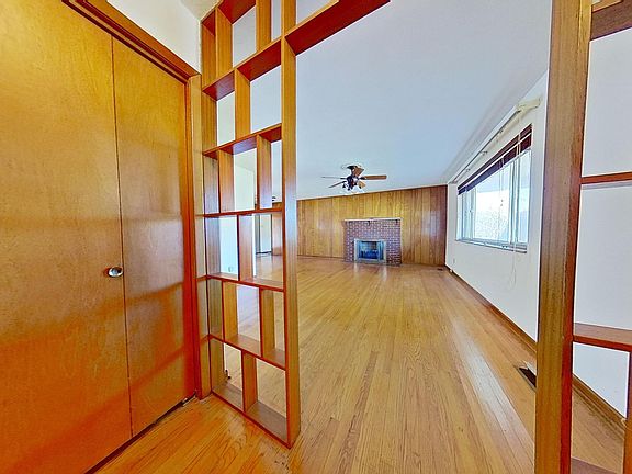 4th image of 201 Barberry Dr