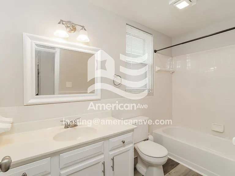 203833_011_wm_-_main_bathroom_13260147.jpg
