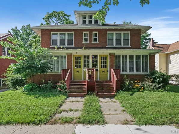 95 Ahrens St, Mount Clemens, MI 48043