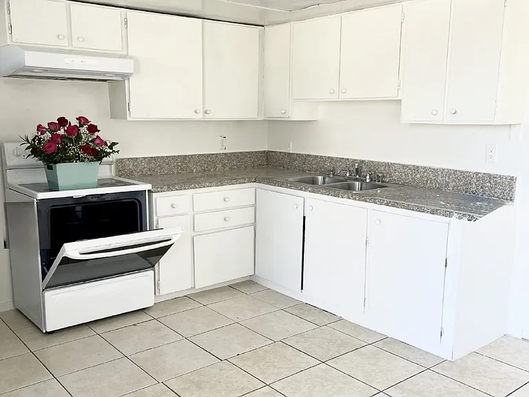 3427 E Cheyenne Ave #B — Photo 13