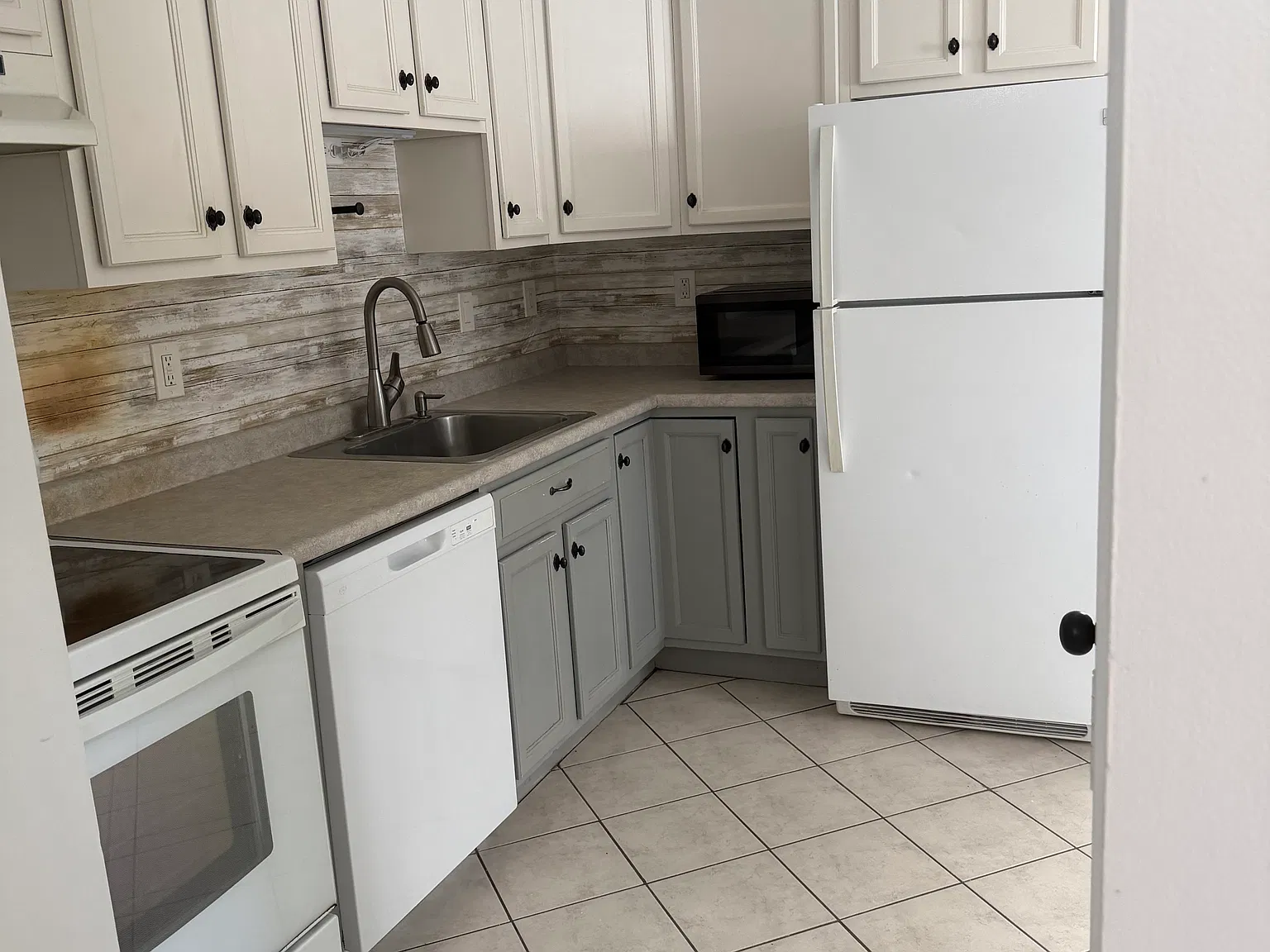 2 bed, 825 sqft, $1,800 — Photo 2