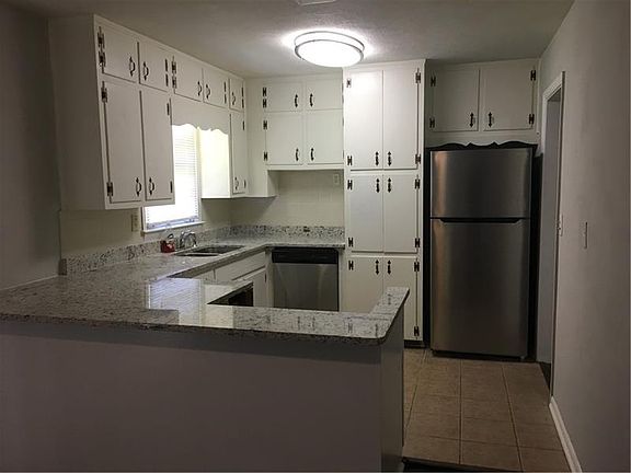 4th image of 4934 Maurice Dr
