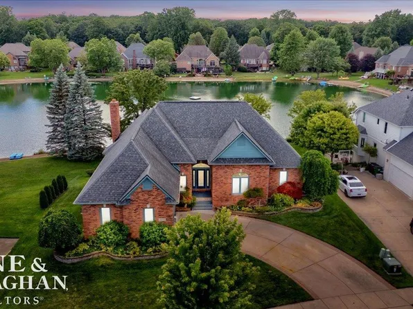 48679 Kings Dr, Shelby Township, MI 48315