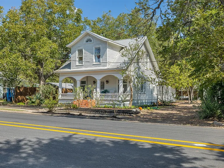 206 N Rusk St — Photo 2